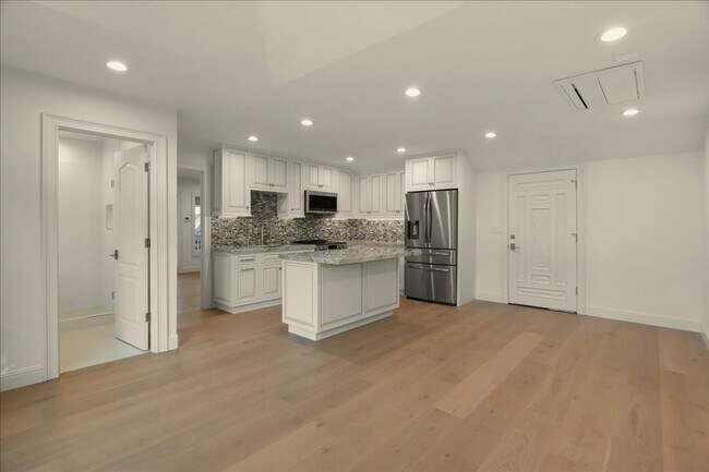 Building Photo - Luxury 10 Bedrooms, 9 Bathroom Estate for Lease in Los Gatos