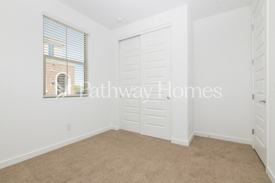 Building Photo - 9915 E Tiburon Ave