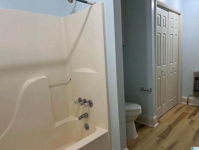 Building Photo - 605 North St E