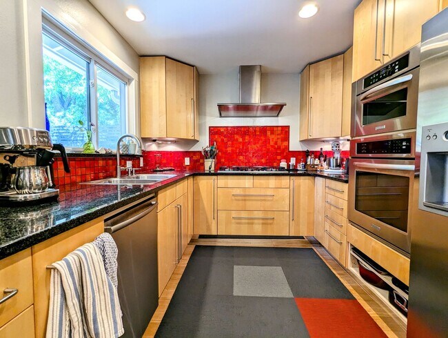 Building Photo - Remodeled Home Next To Zilker Park - 3 BR / 2 BA