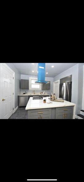 Building Photo - 23 Thill St