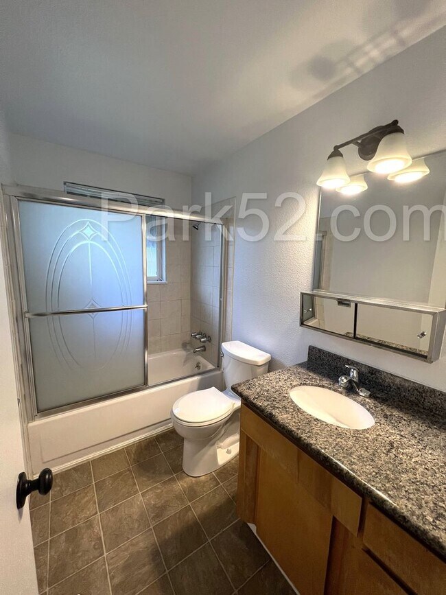 Building Photo - Spanaway Area 3 Bedroom Rambler