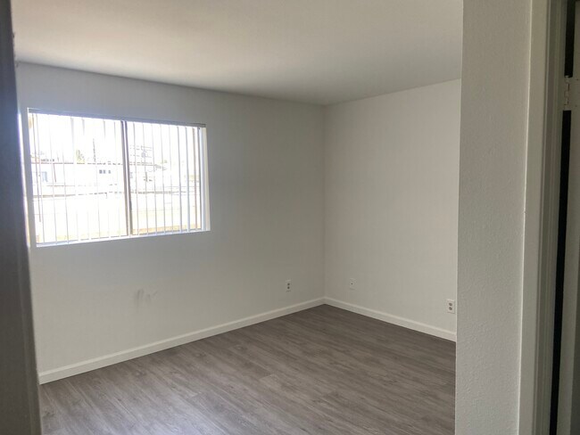 Building Photo - 958 Magnolia Ave