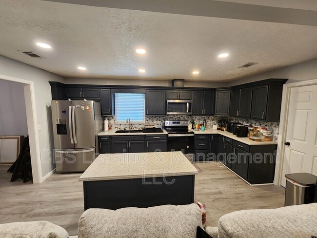 Building Photo - 5126 Stonegate Dr