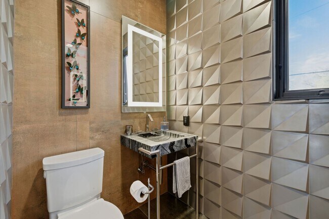 Building Photo - Luxury Furnished Rental in the Heart of Denver - Custom finishes meets undeniable style!