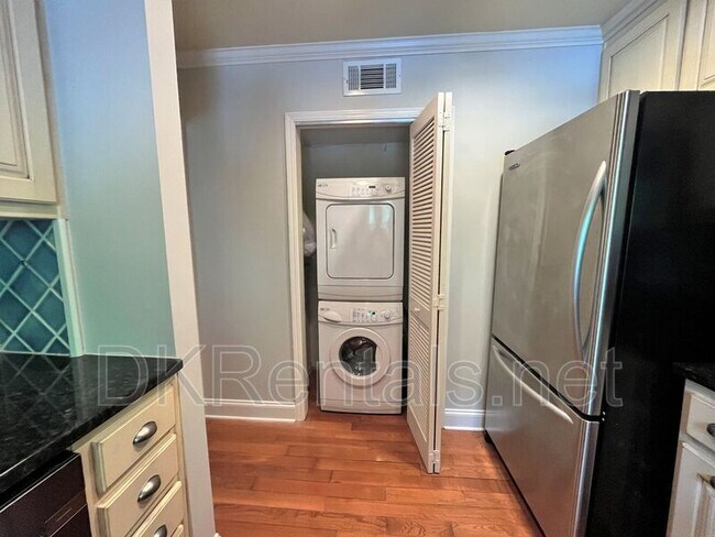 Building Photo - 82 Montre Square NW