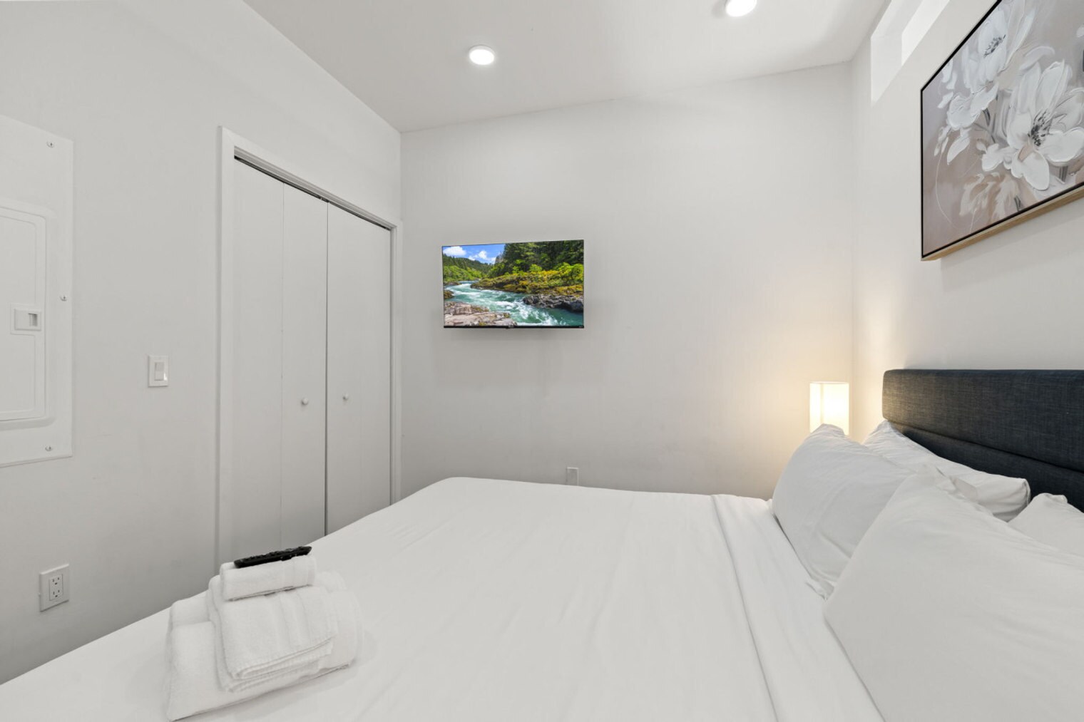 Building Photo - 501 N Perth St