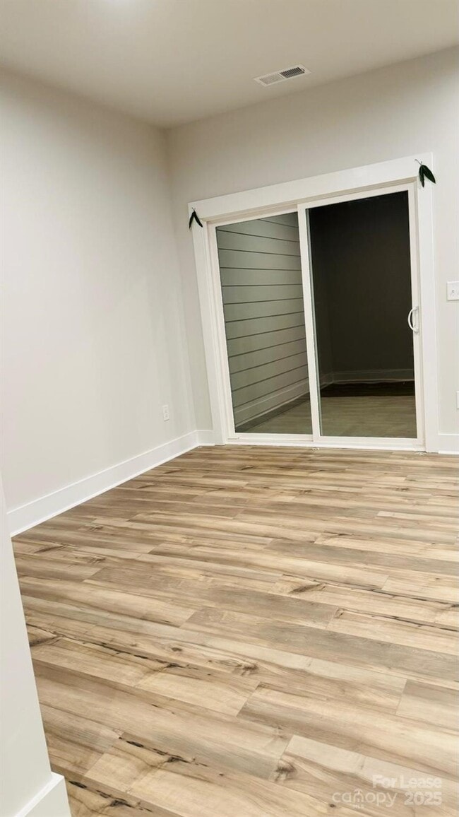 Building Photo - 9508 Munsing Dr