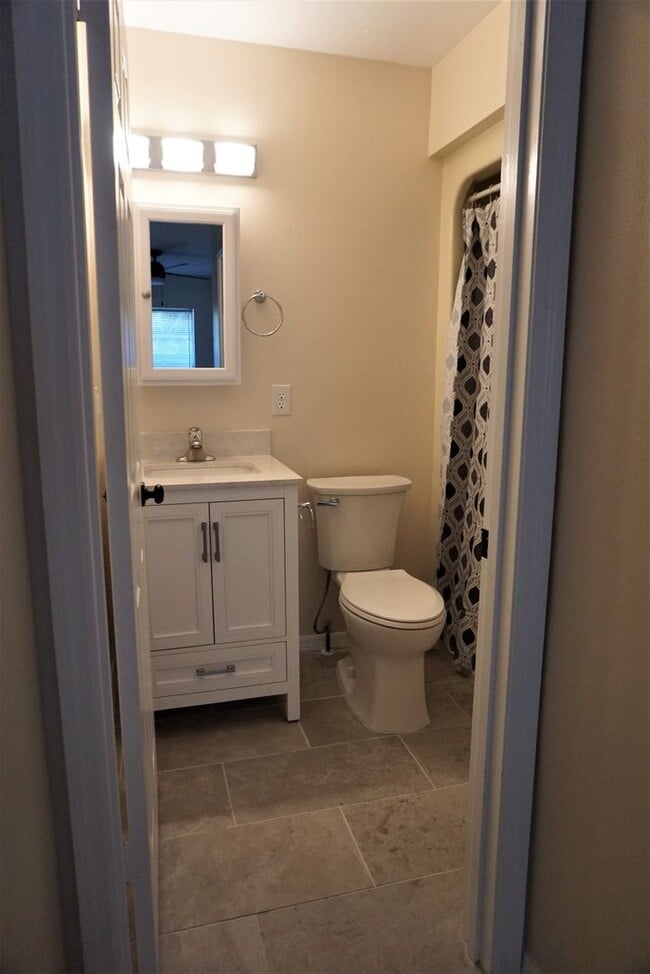 Building Photo - Clermont 2/2 Duplex with Lakeview