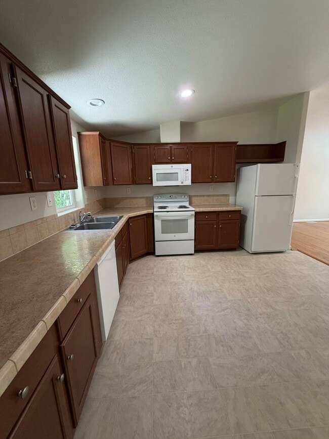 Building Photo - Peaceful Living – 3 Bedroom, 2 Bath Single-Family Home