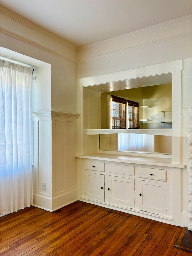 Building Photo - 2130 W 29th Pl