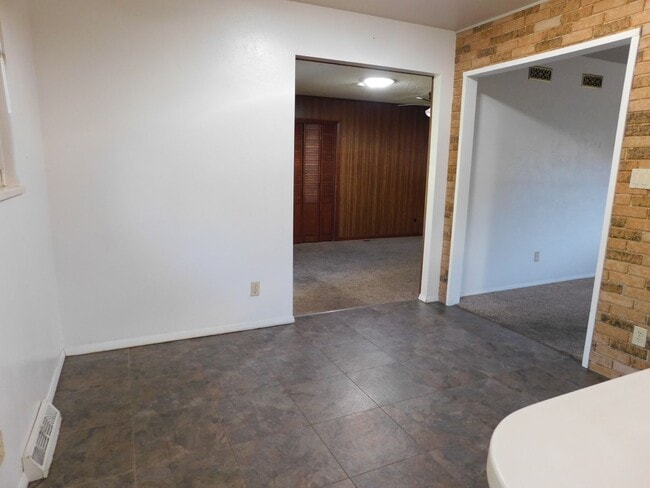 Building Photo - Home in Paradise Hills Sub-Division