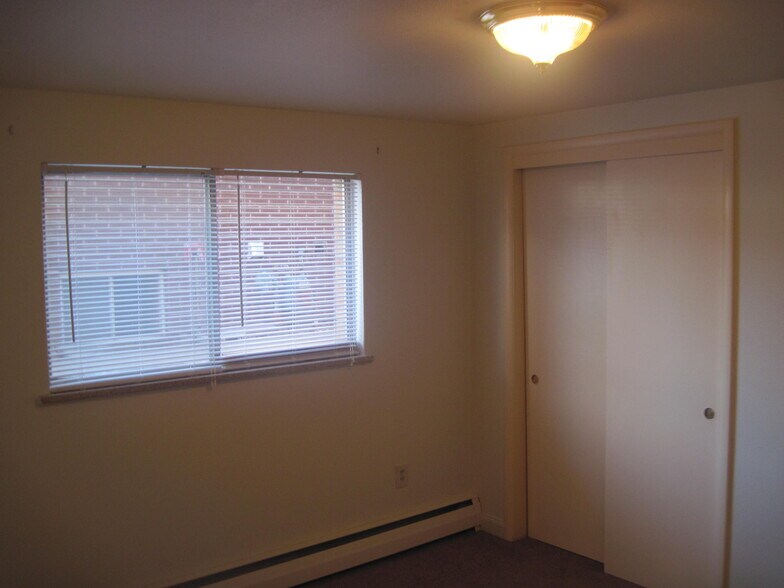 Building Photo - 714 14th Ave