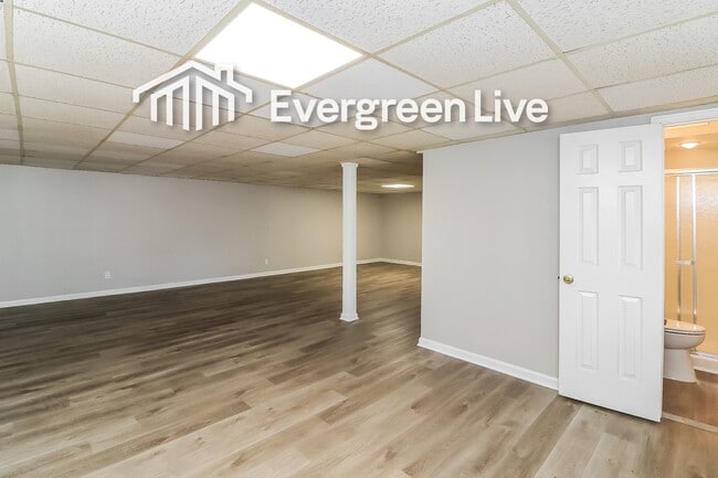 Building Photo - 5040 Waterford Dr SW