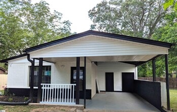 Building Photo - 2115 Oakhurst Cir
