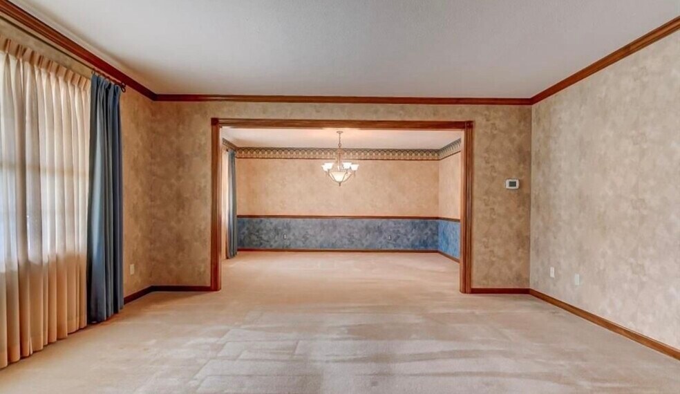 Building Photo - 3120 Kensington Dr