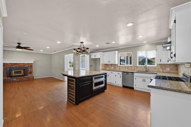 Building Photo - 4105 E Perrin Ave