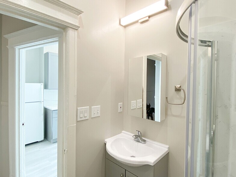 Building Photo - 527 Union St