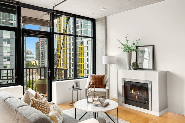 Building Photo - 2720 3rd Ave