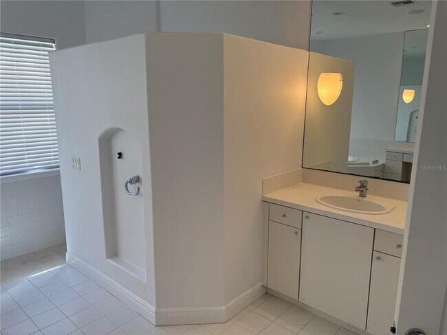 Building Photo - 3265 Hidden Lake Dr