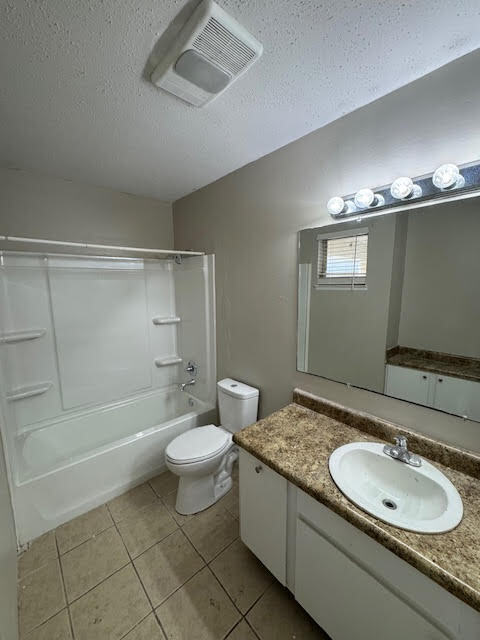 bath - 3310 Washington Ave