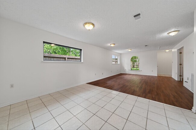 Building Photo - 418 Texas St
