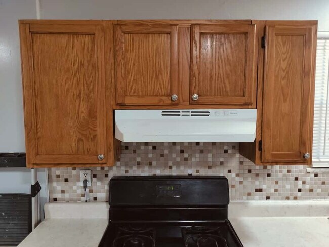 Building Photo - 2461 Duchess Dr