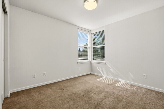 Building Photo - 1548 1546 62nd Ave