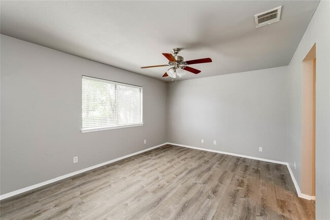 Building Photo - 816 Russet Valley Dr