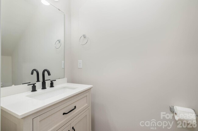 Building Photo - 2507 Lynbridge Dr