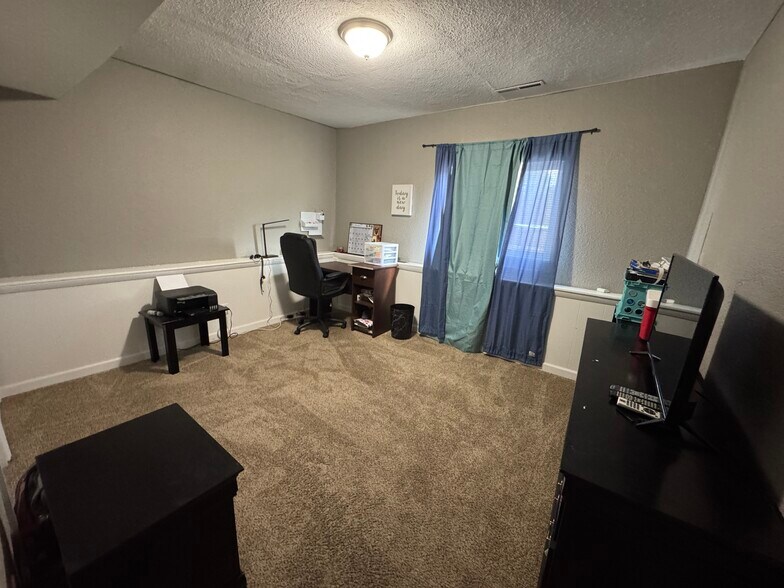 Building Photo - 3122 Moonbeam Cir S