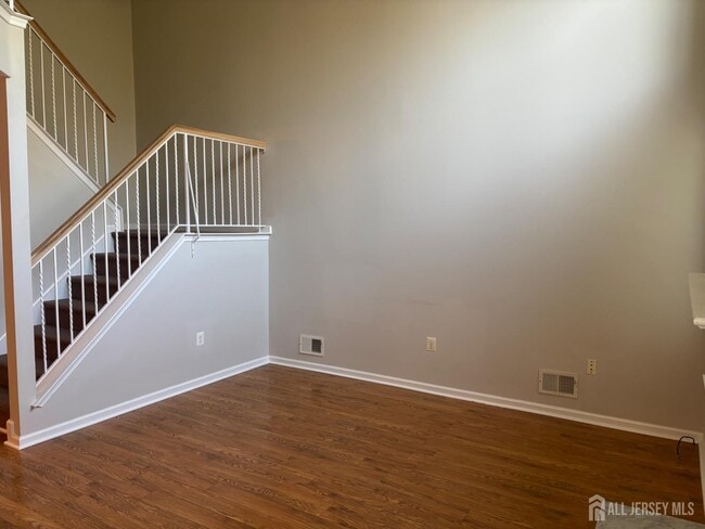 Building Photo - 131 Murray Dr