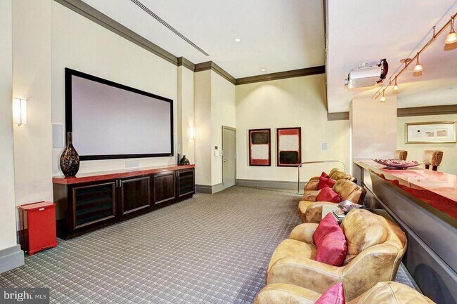 Building Photo - 4500 S Four Mile Run Dr