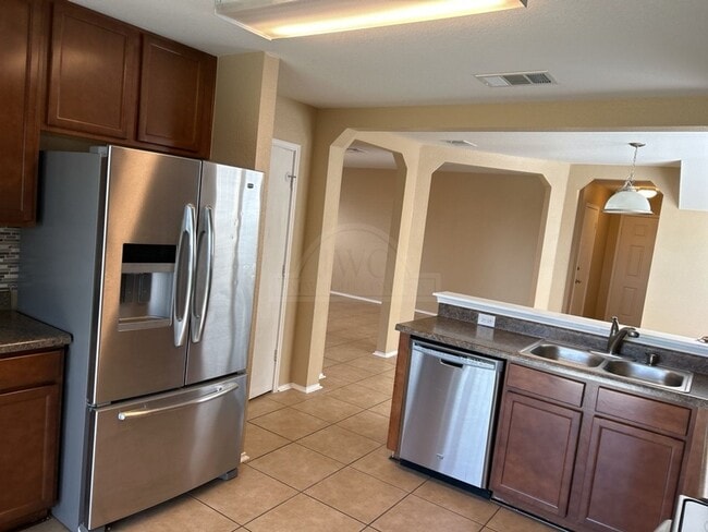 Building Photo - 204 W Gemini Ln