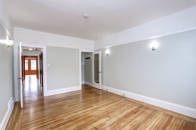 Building Photo - Charming Outer Sunset 2 bed / 1 bath home ...