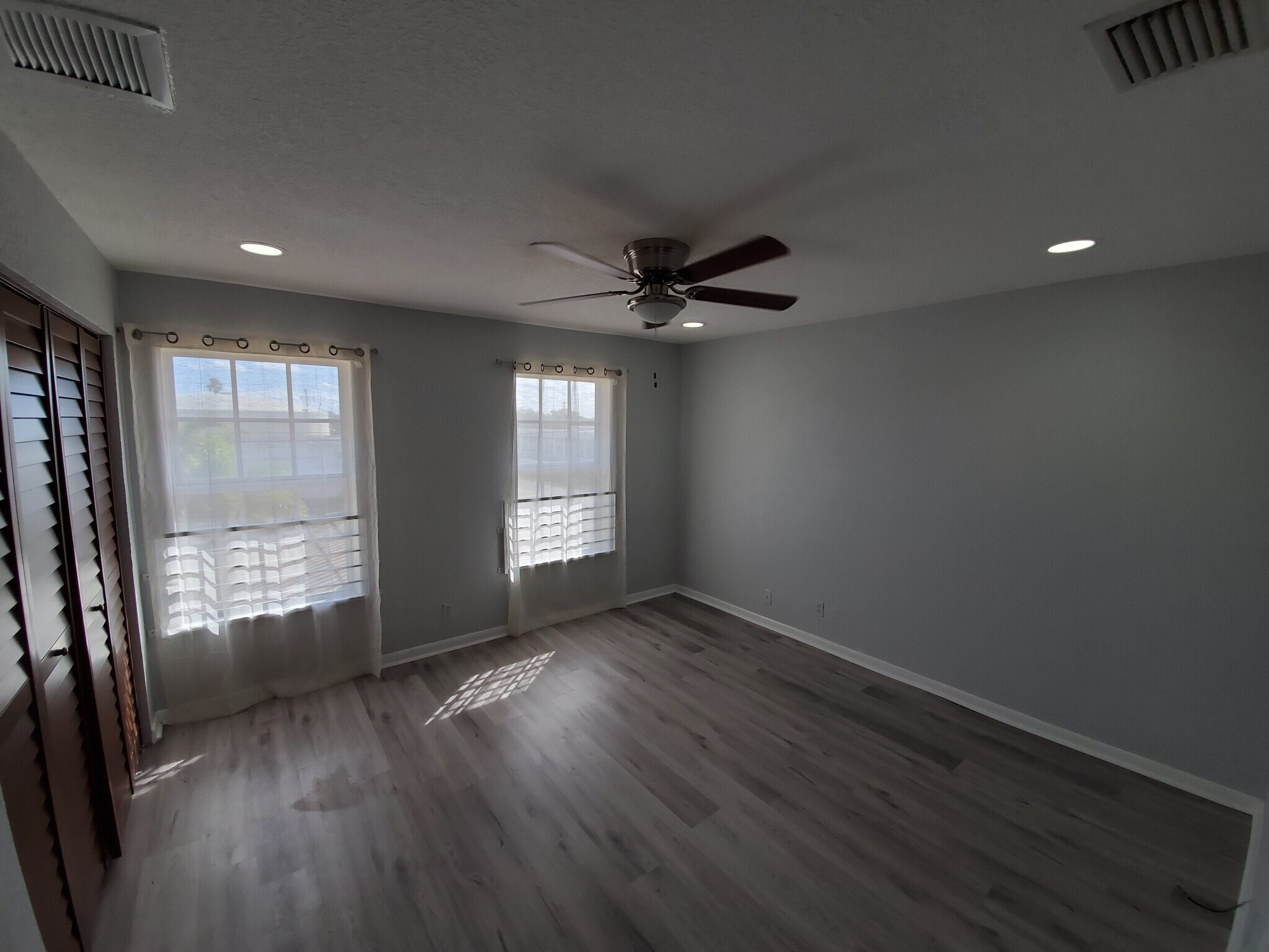 Master Bedroom - 197 NW Eller St