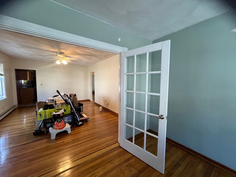 Building Photo - 27 Willard St