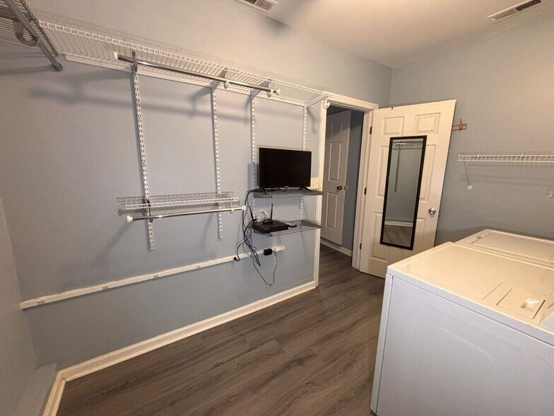 Building Photo - 96 Tecumseh Trail