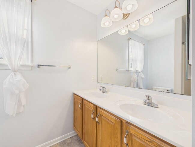 Building Photo - Gorgeous 3 Bedroom Single Family