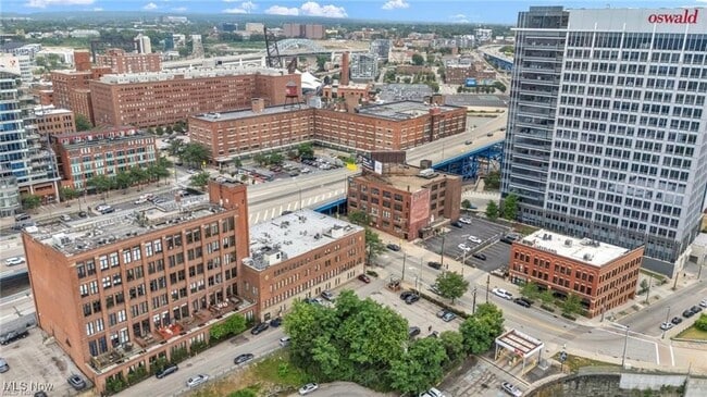 Building Photo - 1133 W 9th St