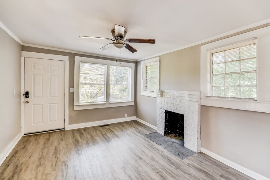 Building Photo - 907 47th Way S