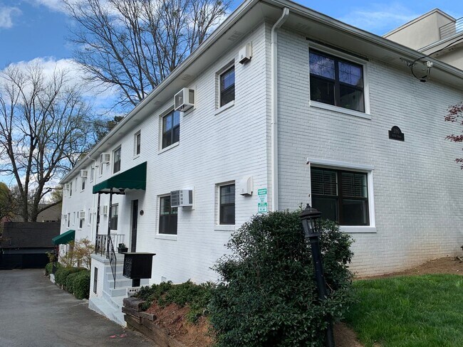 Building Photo - In-Unit Laundry - 1BR Piedmont Park! Renovated!