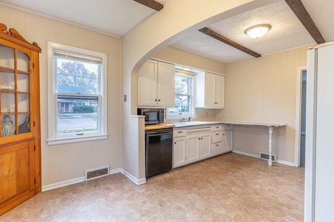 Building Photo - 2123 Lawndale Ave