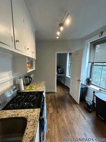 Building Photo - 106 Willow St