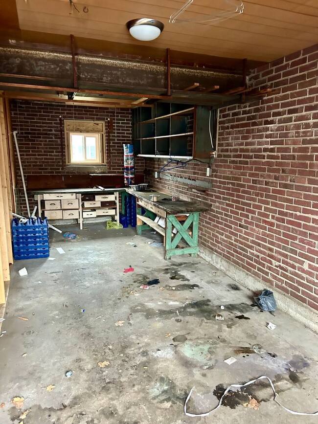 Building Photo - 203 W South St