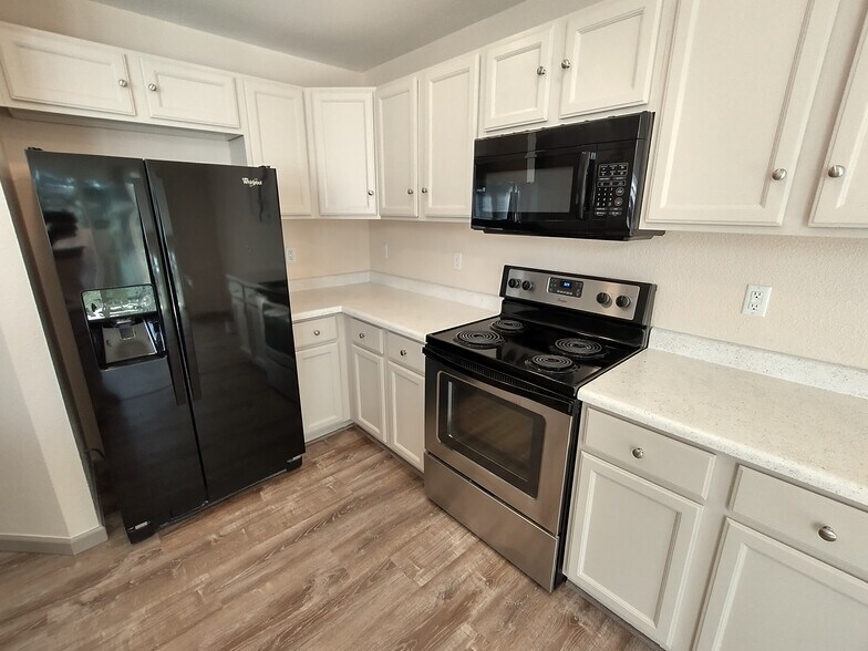 Kitchen - 2225 Andrew Dr