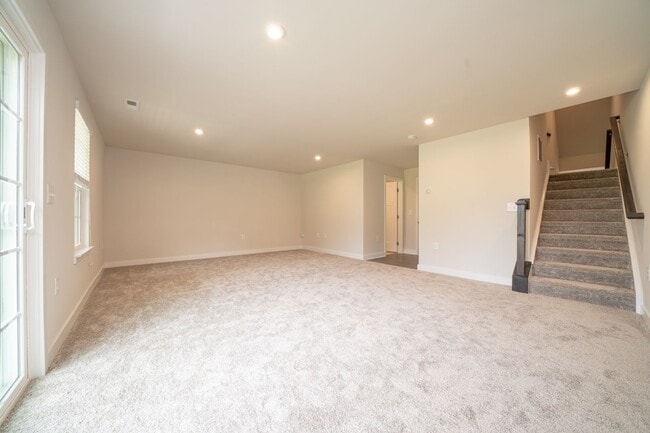 Building Photo - Townhome on the Chapel Hill/Durham line- A...