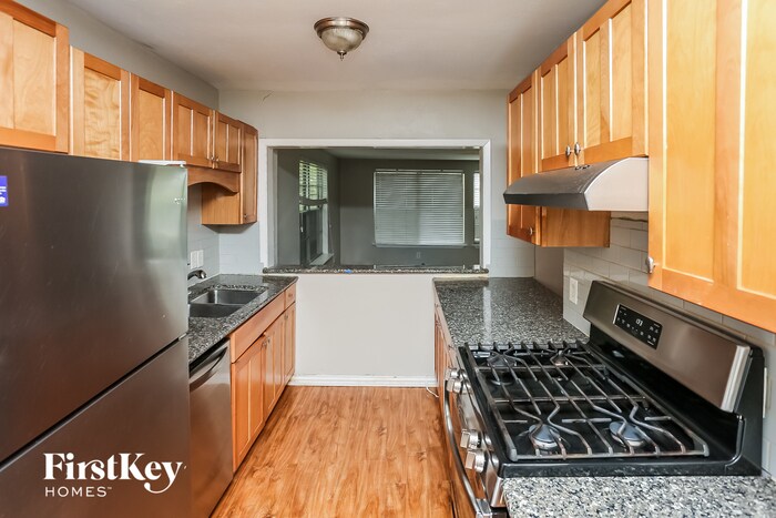 Building Photo - 3205 Hanover Dr