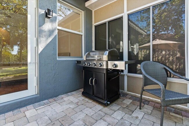 Building Photo - 413 NW 23rd Ave