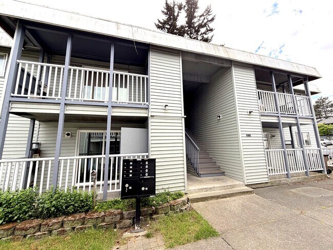 Building Photo - 4006 S Lawrence St